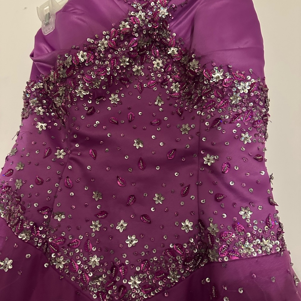 I wore this dress and a spring formal a few years ago. - Picture 4 of 13